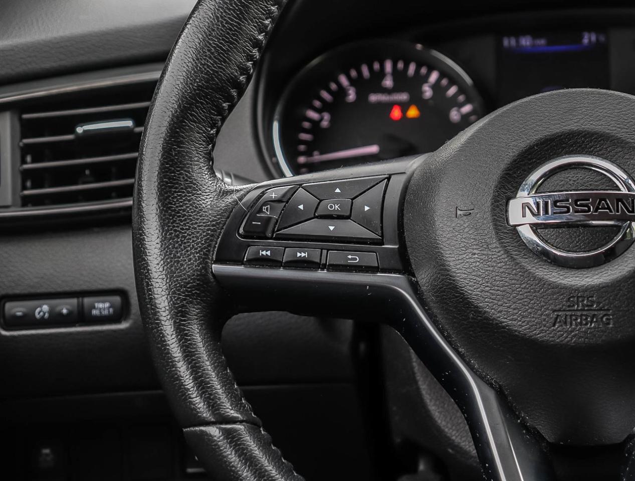 2019 Nissan Rogue S SPECIAL EDITION 2.5L 4CYL FWD !!! NO ACCIDENTS ! Photo