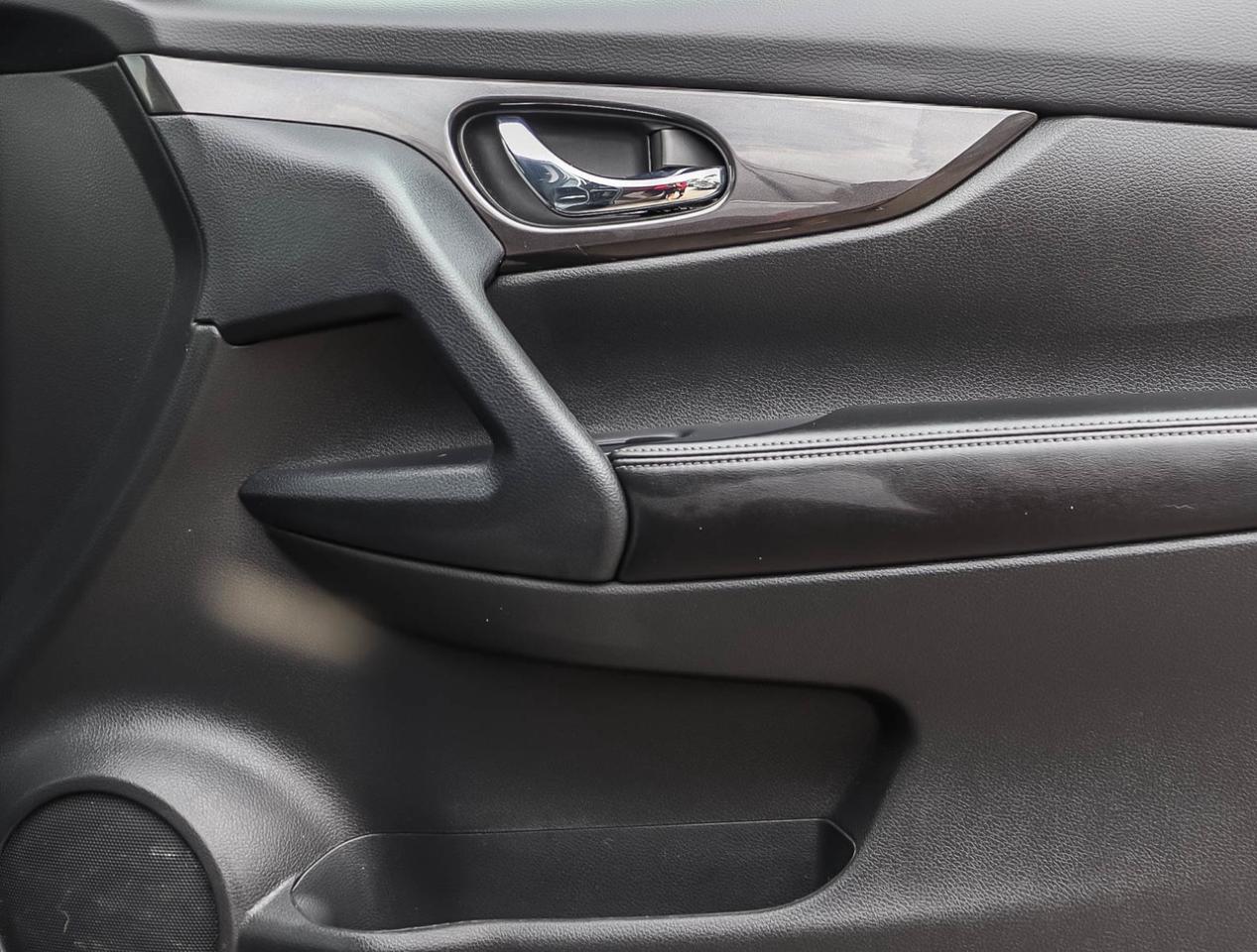 2019 Nissan Rogue S SPECIAL EDITION 2.5L 4CYL FWD !!! NO ACCIDENTS ! Photo