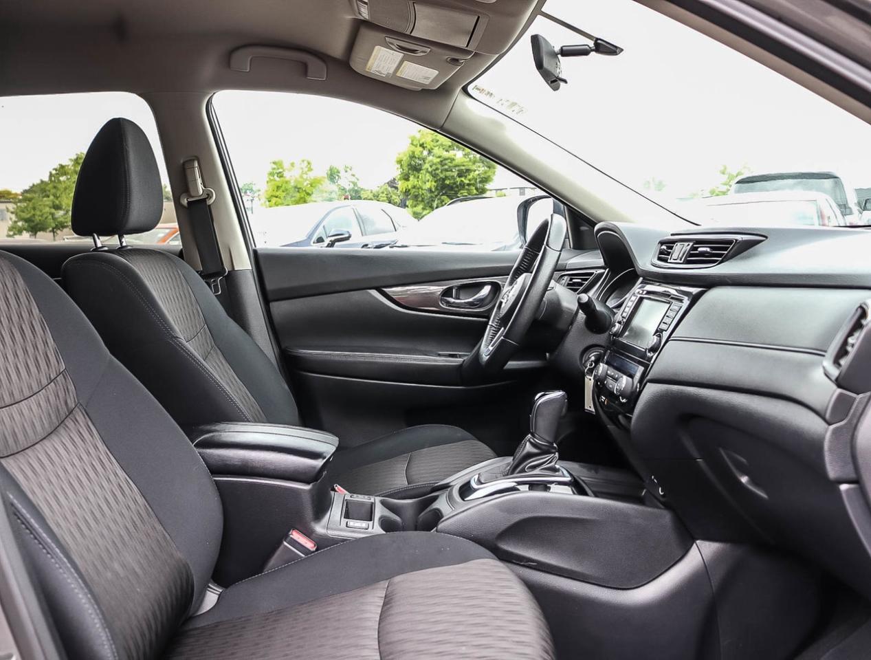 2019 Nissan Rogue S SPECIAL EDITION 2.5L 4CYL FWD !!! NO ACCIDENTS ! Photo