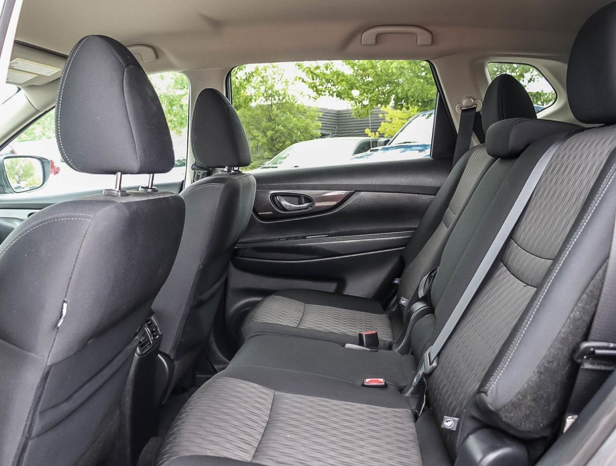 2019 Nissan Rogue S SPECIAL EDITION 2.5L 4CYL FWD !!! NO ACCIDENTS ! Photo