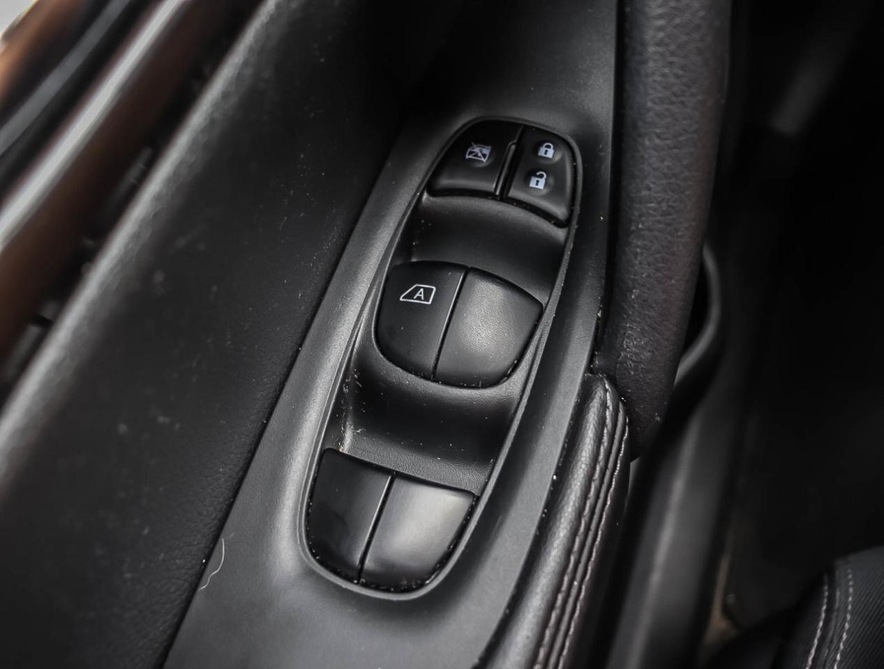 2019 Nissan Rogue S SPECIAL EDITION 2.5L 4CYL FWD !!! NO ACCIDENTS ! Photo