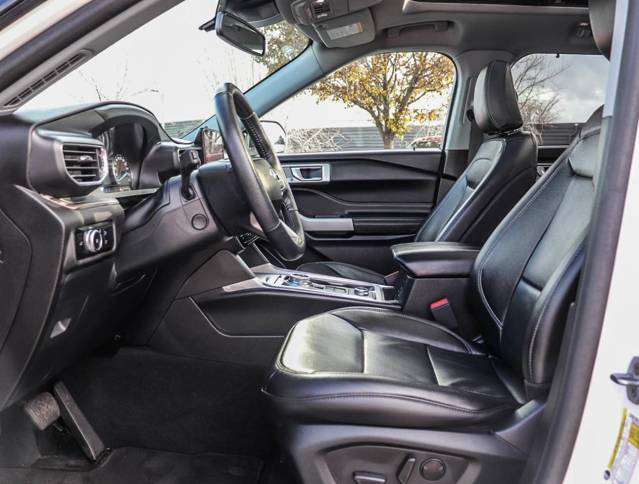 2023 Ford Explorer LIMITED Photo