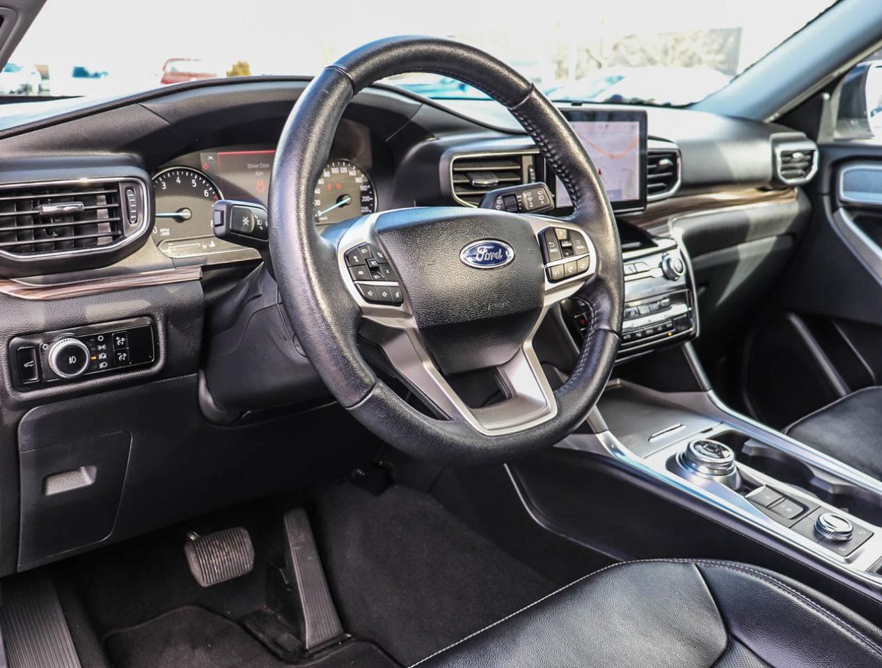 2023 Ford Explorer LIMITED Photo