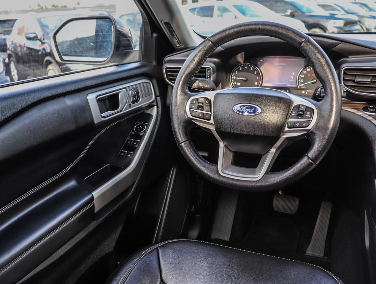 2023 Ford Explorer LIMITED Photo