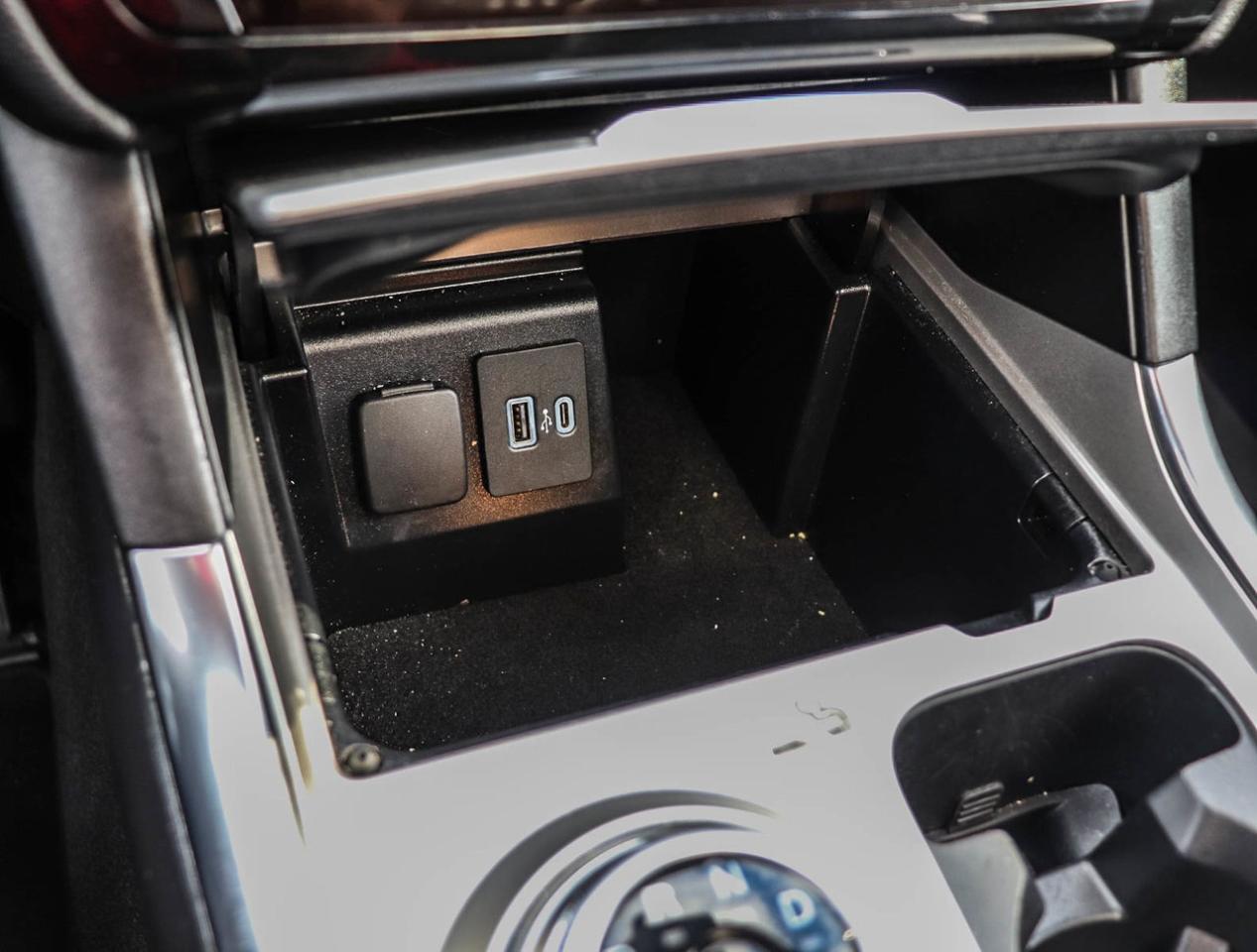 2023 Ford Explorer LIMITED Photo