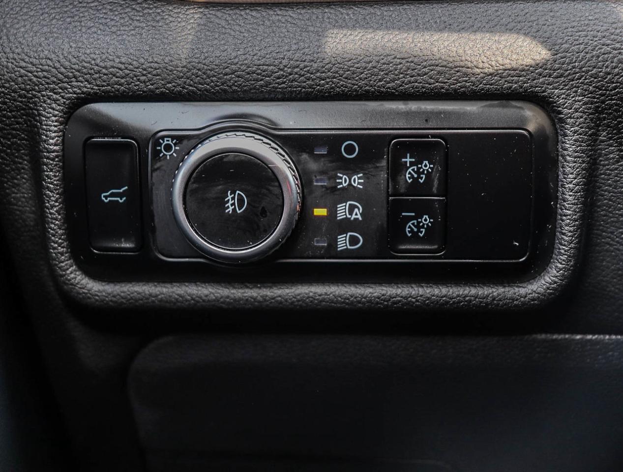 2023 Ford Explorer LIMITED Photo