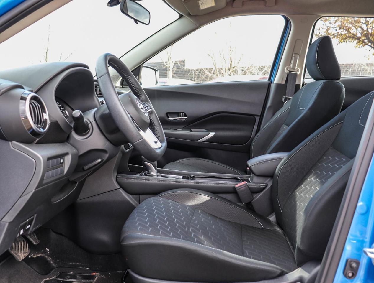 2024 Nissan Kicks SV Photo