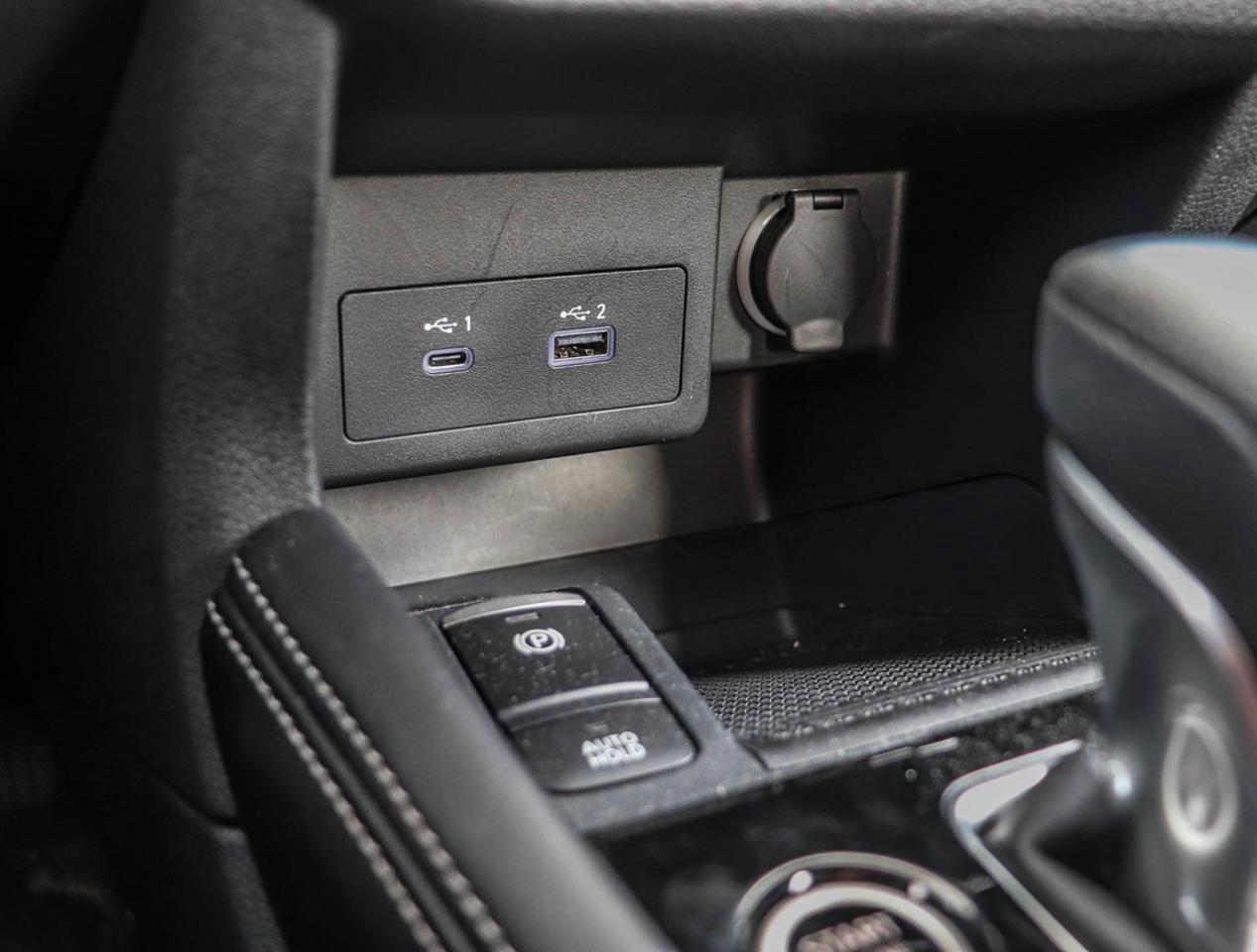 2024 Nissan Kicks SV Photo