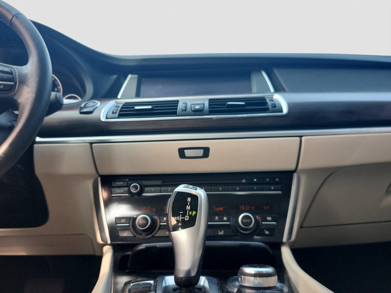 2013 BMW 5 Series 535i xDrive Photo