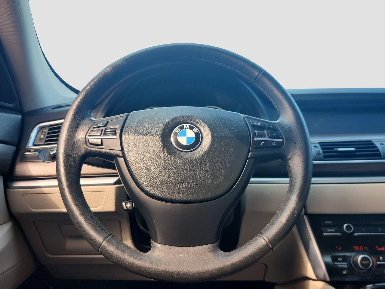 2013 BMW 5 Series 535i xDrive Photo