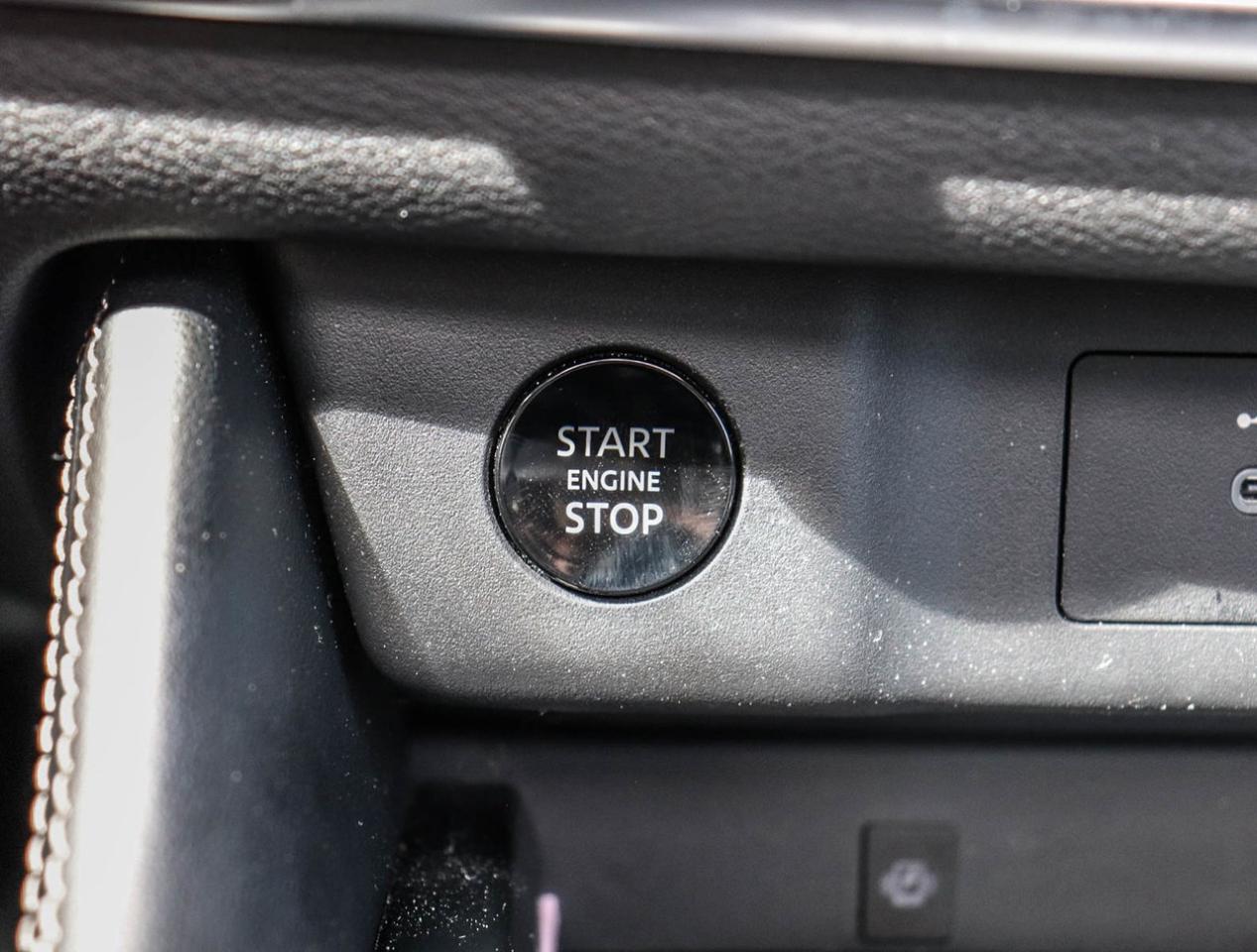 2025 Nissan Rogue Platinum Photo