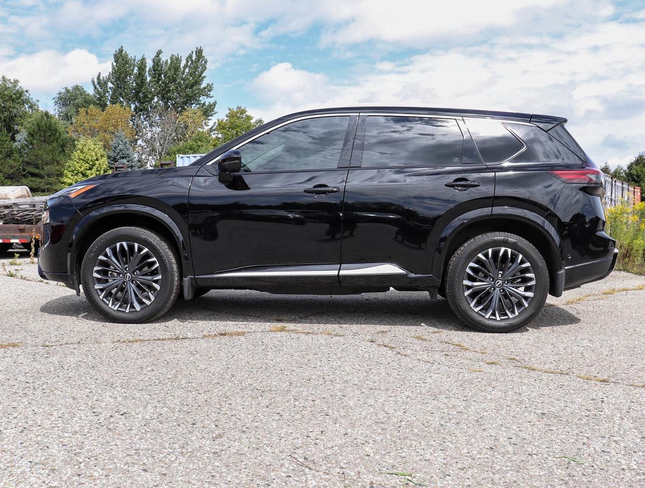 2025 Nissan Rogue Platinum Photo