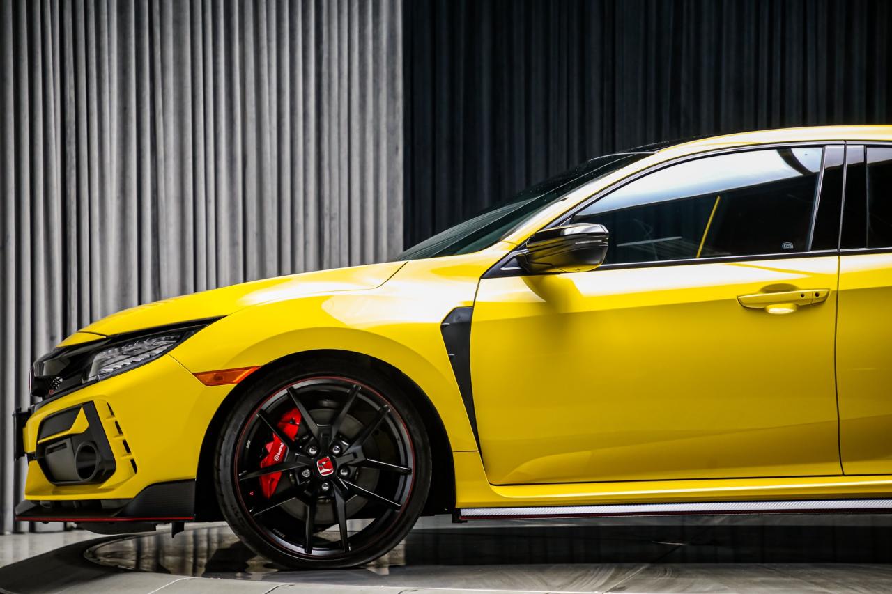 2021 Honda Civic Type R LIMITED EDITION 1 OF 1020 306HP MANUAL LOADED Photo