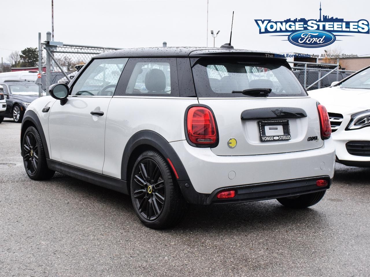 2022 MINI 3 Door Cooper SE FWD Photo