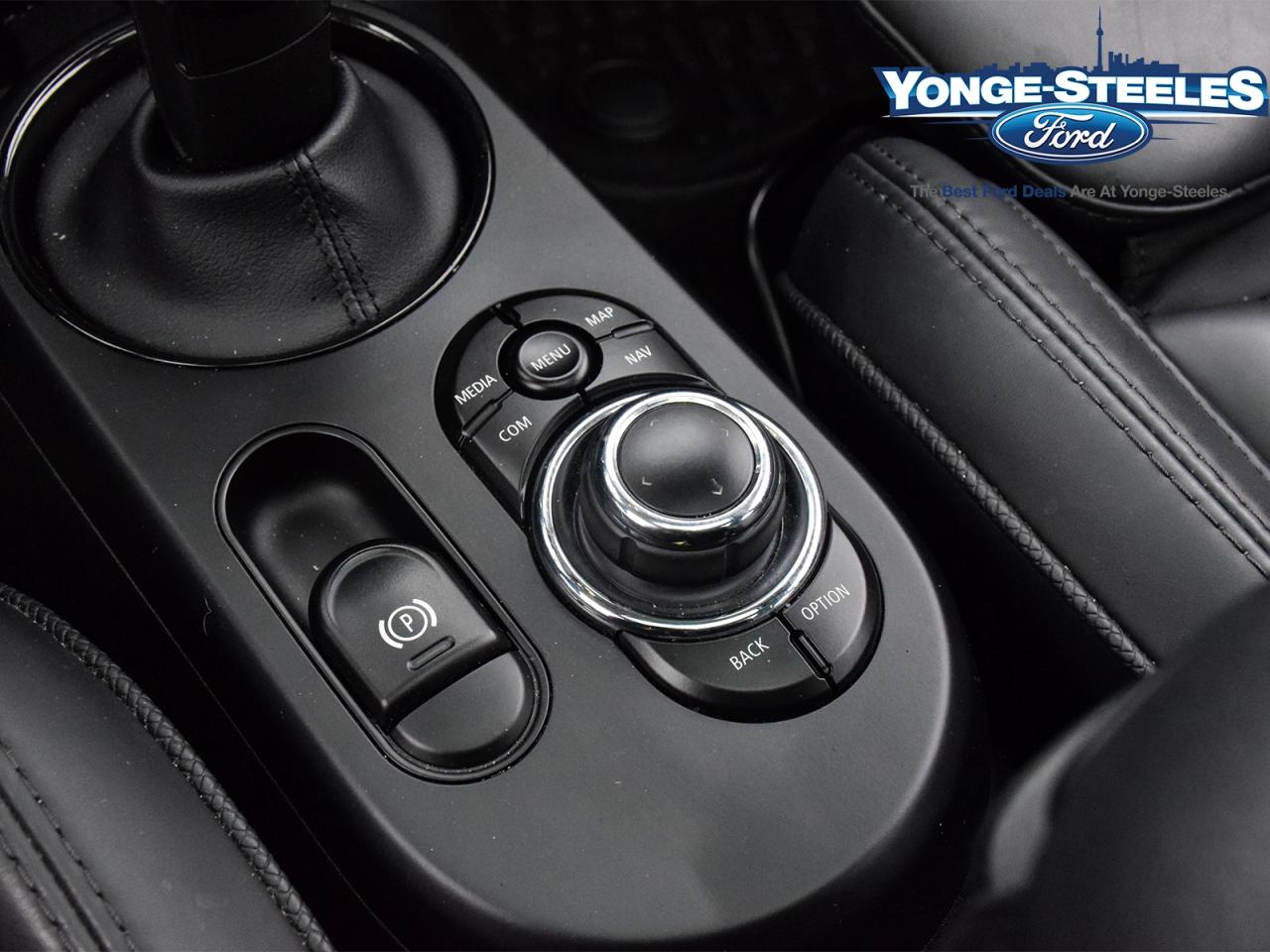 2022 MINI 3 Door Cooper SE FWD Photo