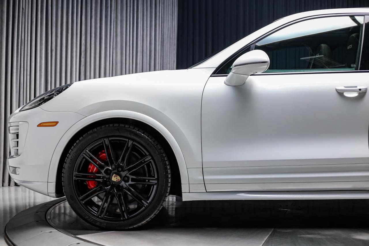 2016 Porsche Cayenne GTS AWD 440HP HIGHLY OPTIONED AIRSUSPENSION PDLS+ Photo