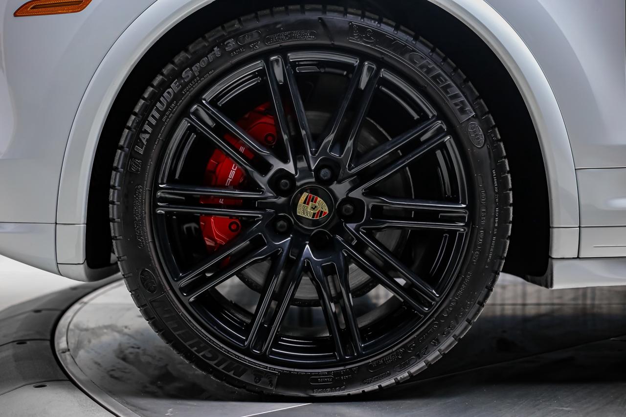 2016 Porsche Cayenne GTS AWD 440HP HIGHLY OPTIONED AIRSUSPENSION PDLS+ Photo