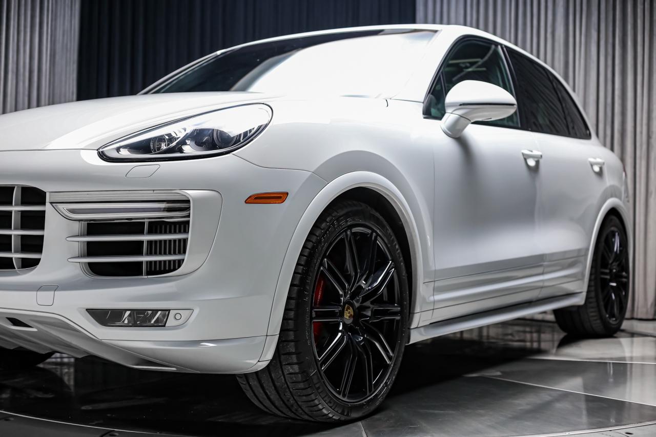 2016 Porsche Cayenne GTS AWD 440HP HIGHLY OPTIONED AIRSUSPENSION PDLS+ Photo