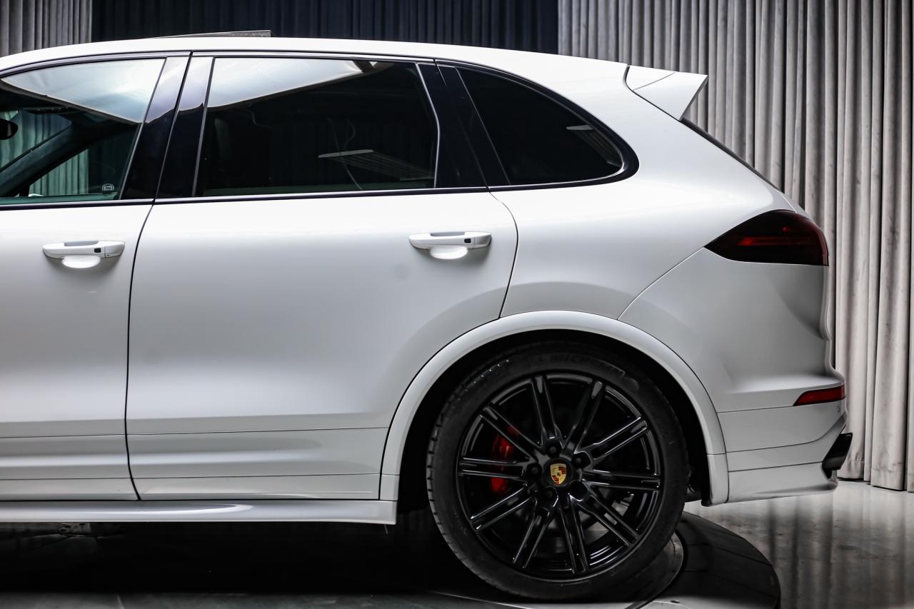 2016 Porsche Cayenne GTS AWD 440HP HIGHLY OPTIONED AIRSUSPENSION PDLS+ Photo