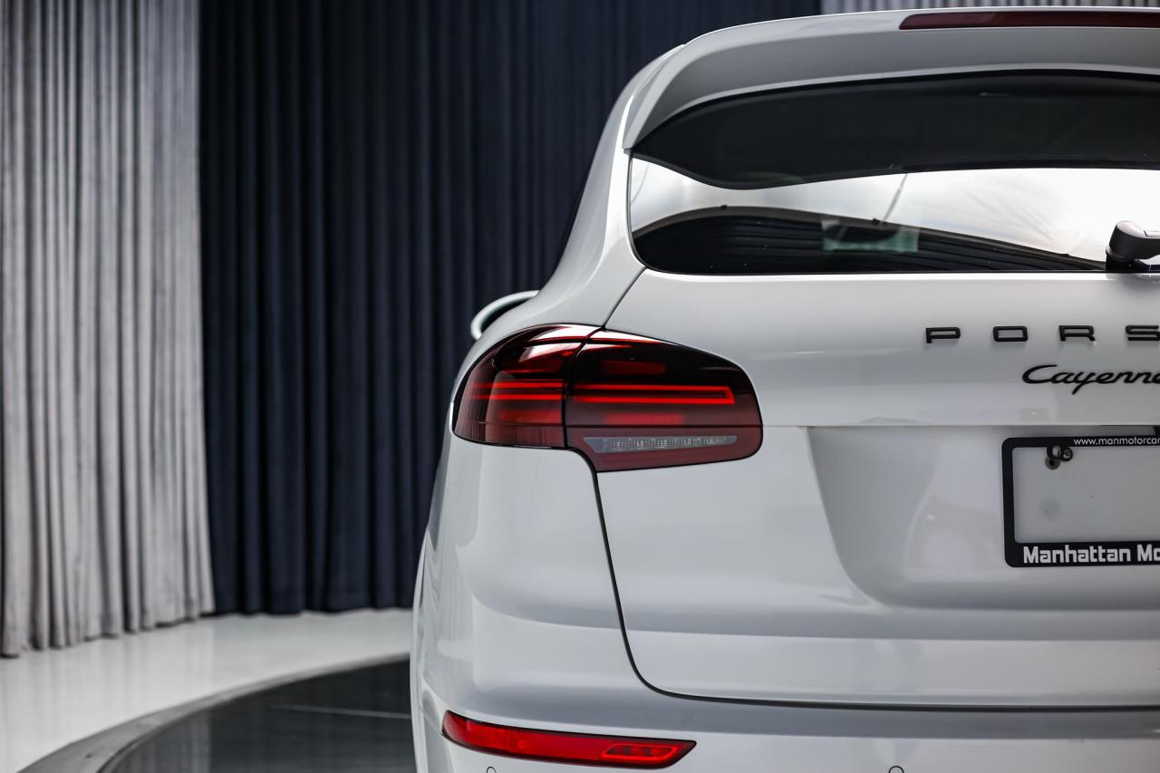 2016 Porsche Cayenne GTS AWD 440HP HIGHLY OPTIONED AIRSUSPENSION PDLS+ Photo