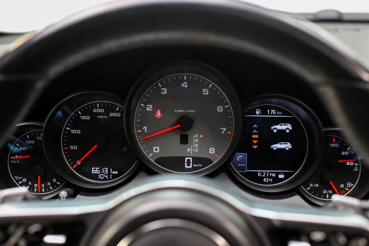 2016 Porsche Cayenne GTS AWD 440HP HIGHLY OPTIONED AIRSUSPENSION PDLS+ Photo