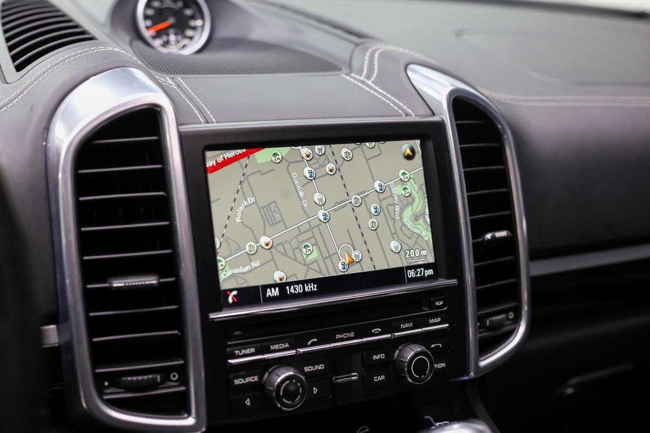 2016 Porsche Cayenne GTS AWD 440HP HIGHLY OPTIONED AIRSUSPENSION PDLS+ Photo