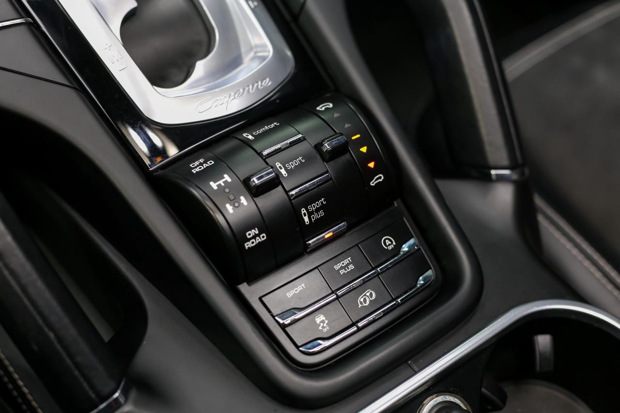 2016 Porsche Cayenne GTS AWD 440HP HIGHLY OPTIONED AIRSUSPENSION PDLS+ Photo