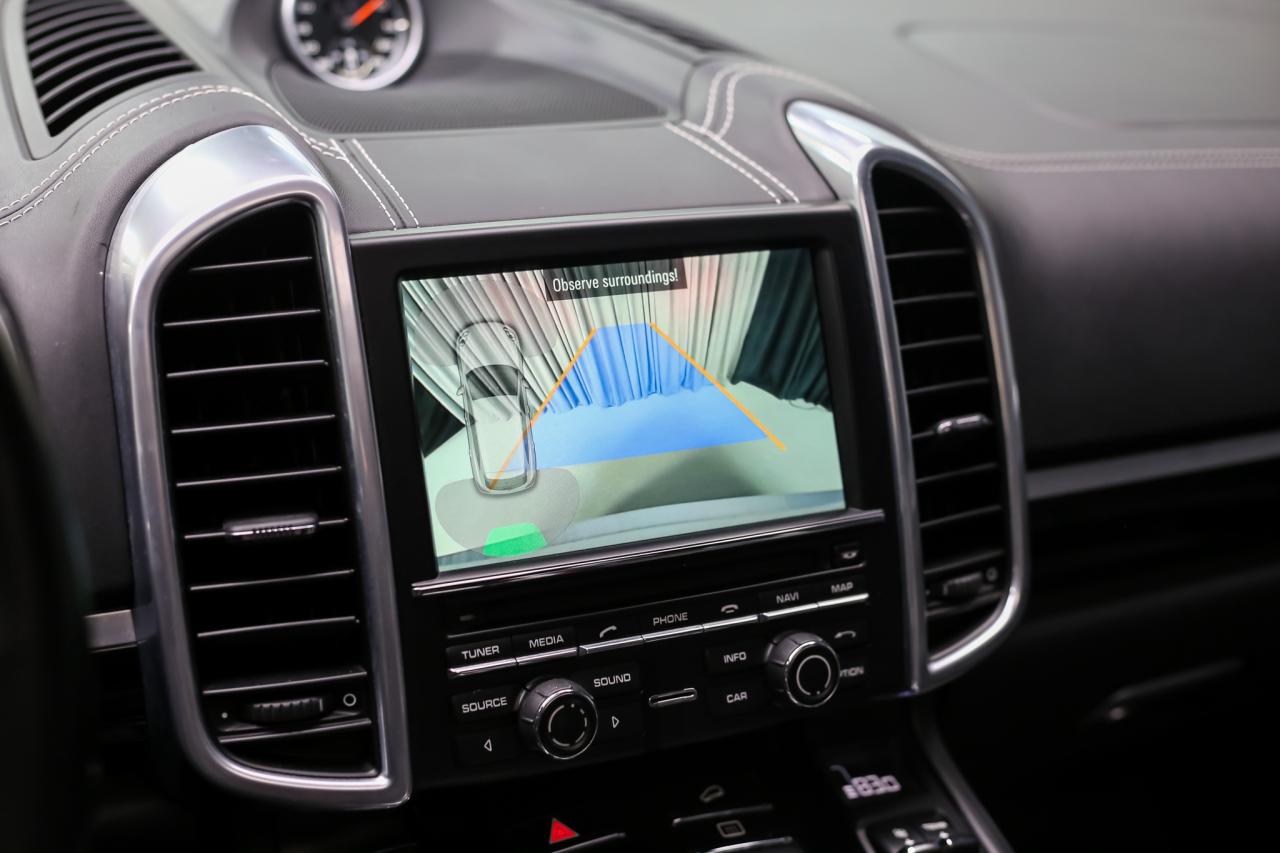 2016 Porsche Cayenne GTS AWD 440HP HIGHLY OPTIONED AIRSUSPENSION PDLS+ Photo