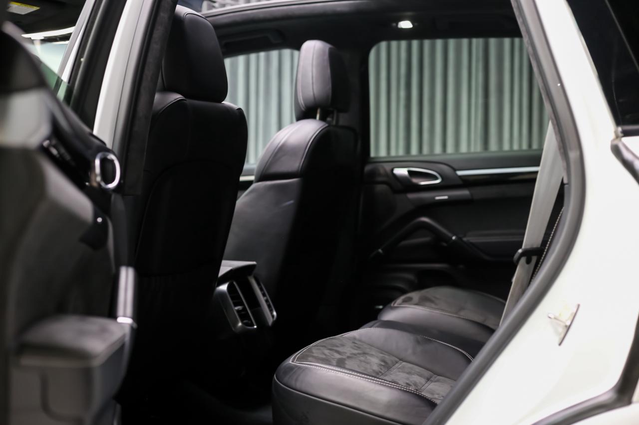 2016 Porsche Cayenne GTS AWD 440HP HIGHLY OPTIONED AIRSUSPENSION PDLS+ Photo