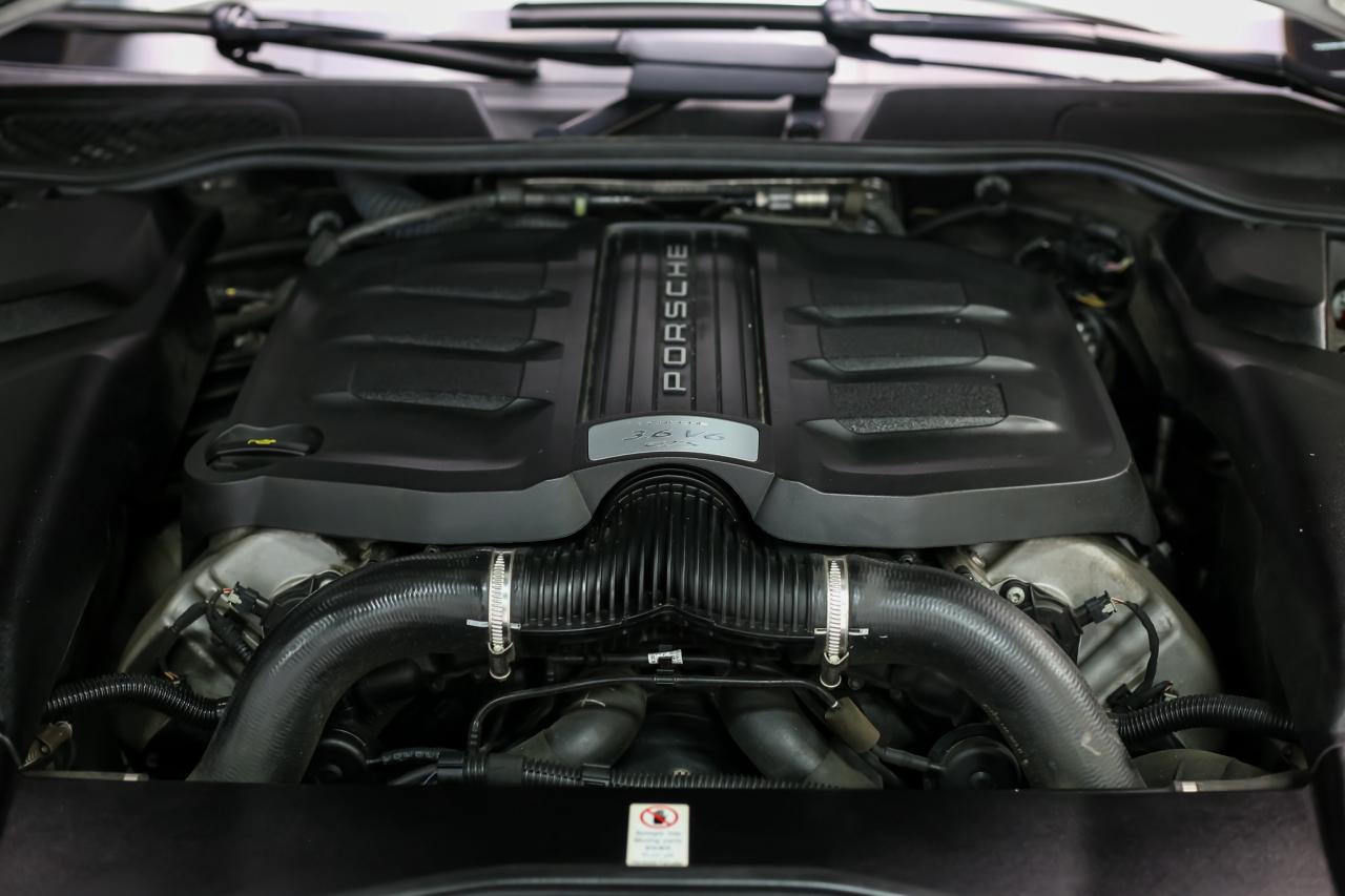 2016 Porsche Cayenne GTS AWD 440HP HIGHLY OPTIONED AIRSUSPENSION PDLS+ Photo