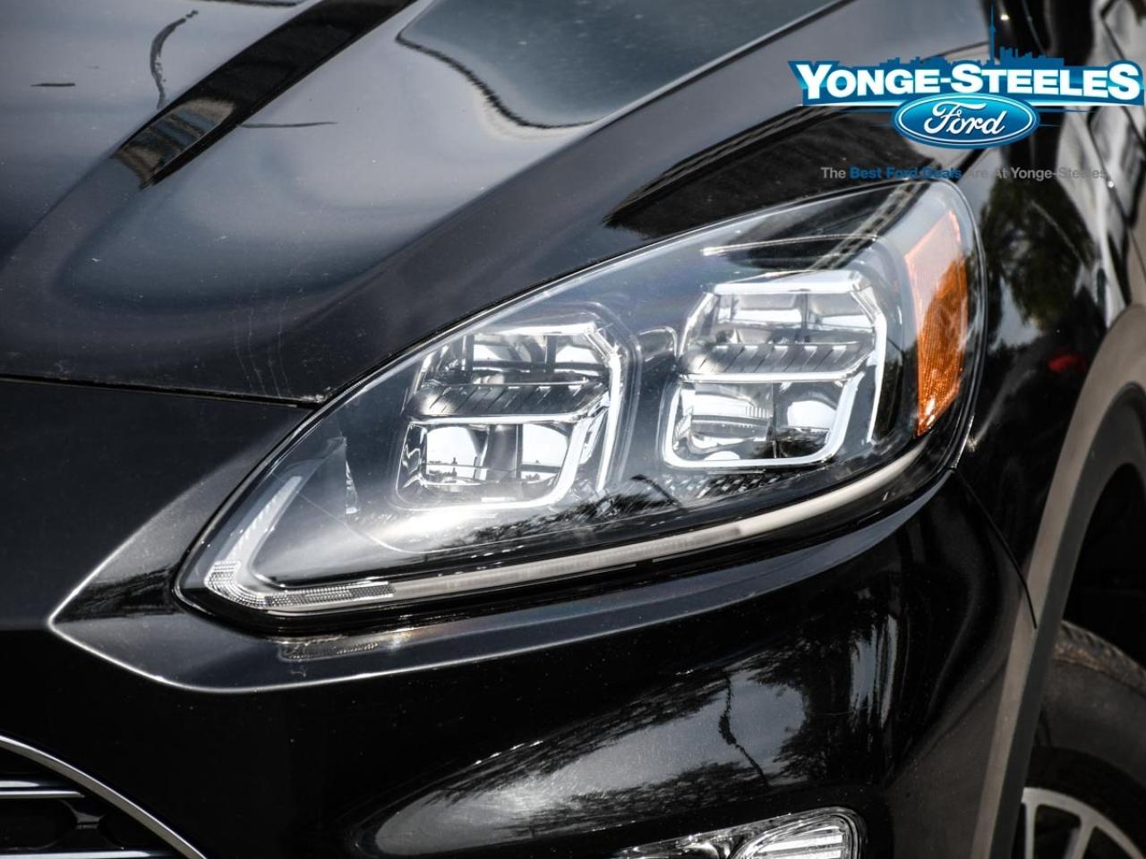 2022 Ford Escape Titanium Plug-In Hybrid 2.5L PREMIUM PKG Photo2