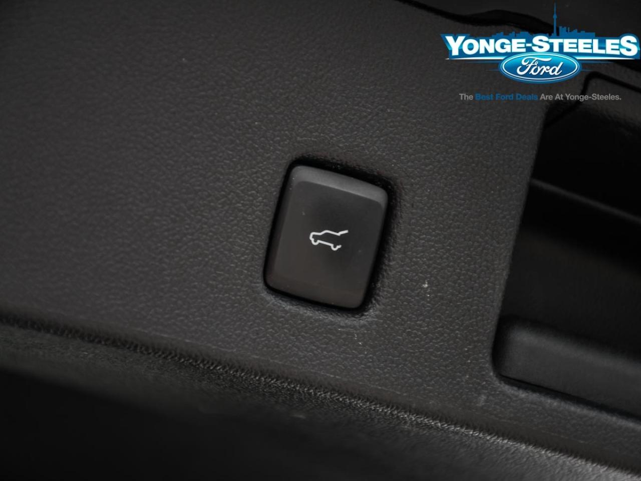 2022 Ford Escape Titanium Plug-In Hybrid 2.5L PREMIUM PKG Photo