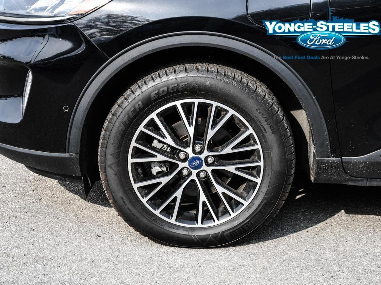 2022 Ford Escape Titanium Plug-In Hybrid 2.5L PREMIUM PKG Photo4