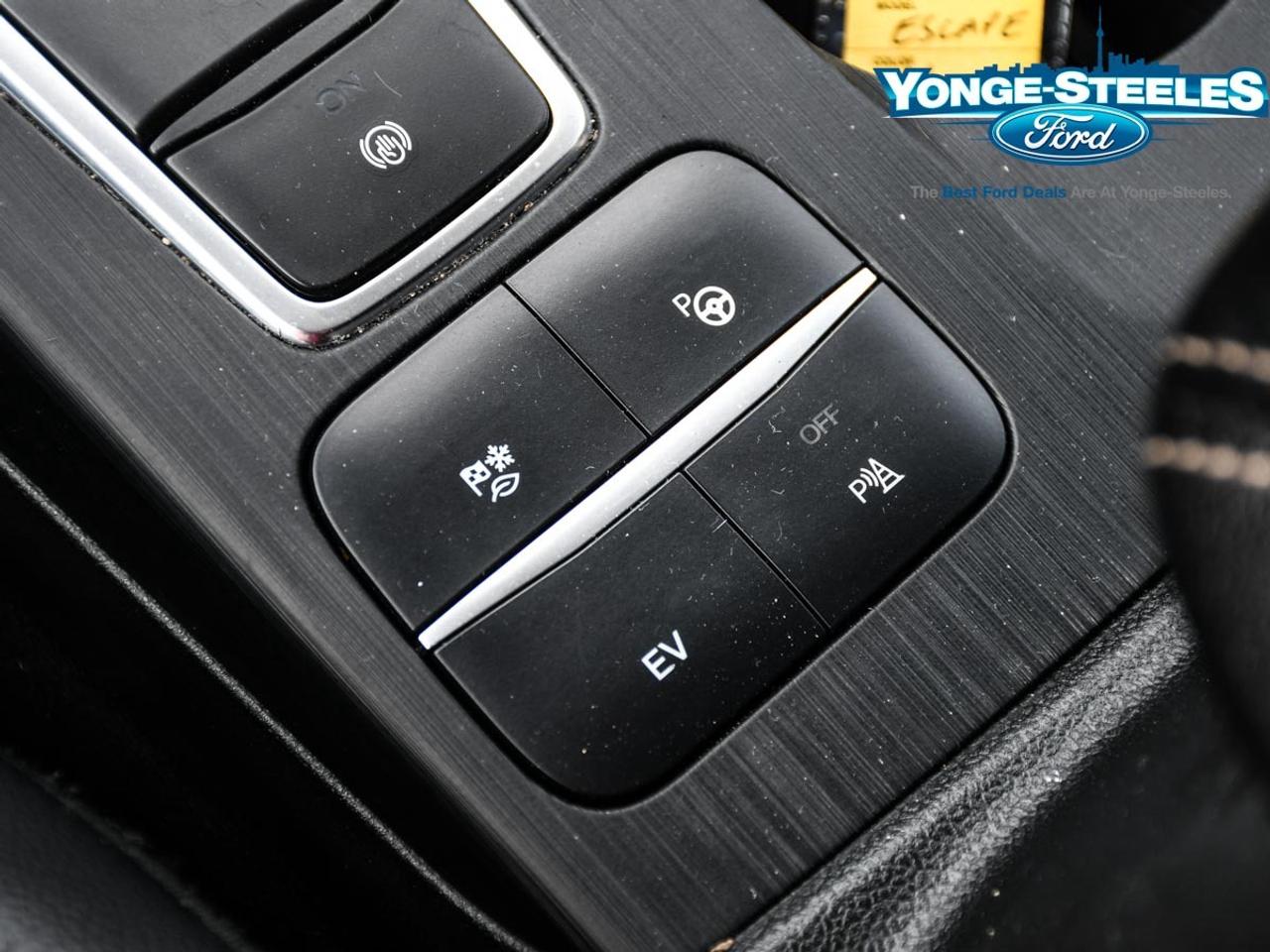 2022 Ford Escape Titanium Plug-In Hybrid 2.5L PREMIUM PKG Photo