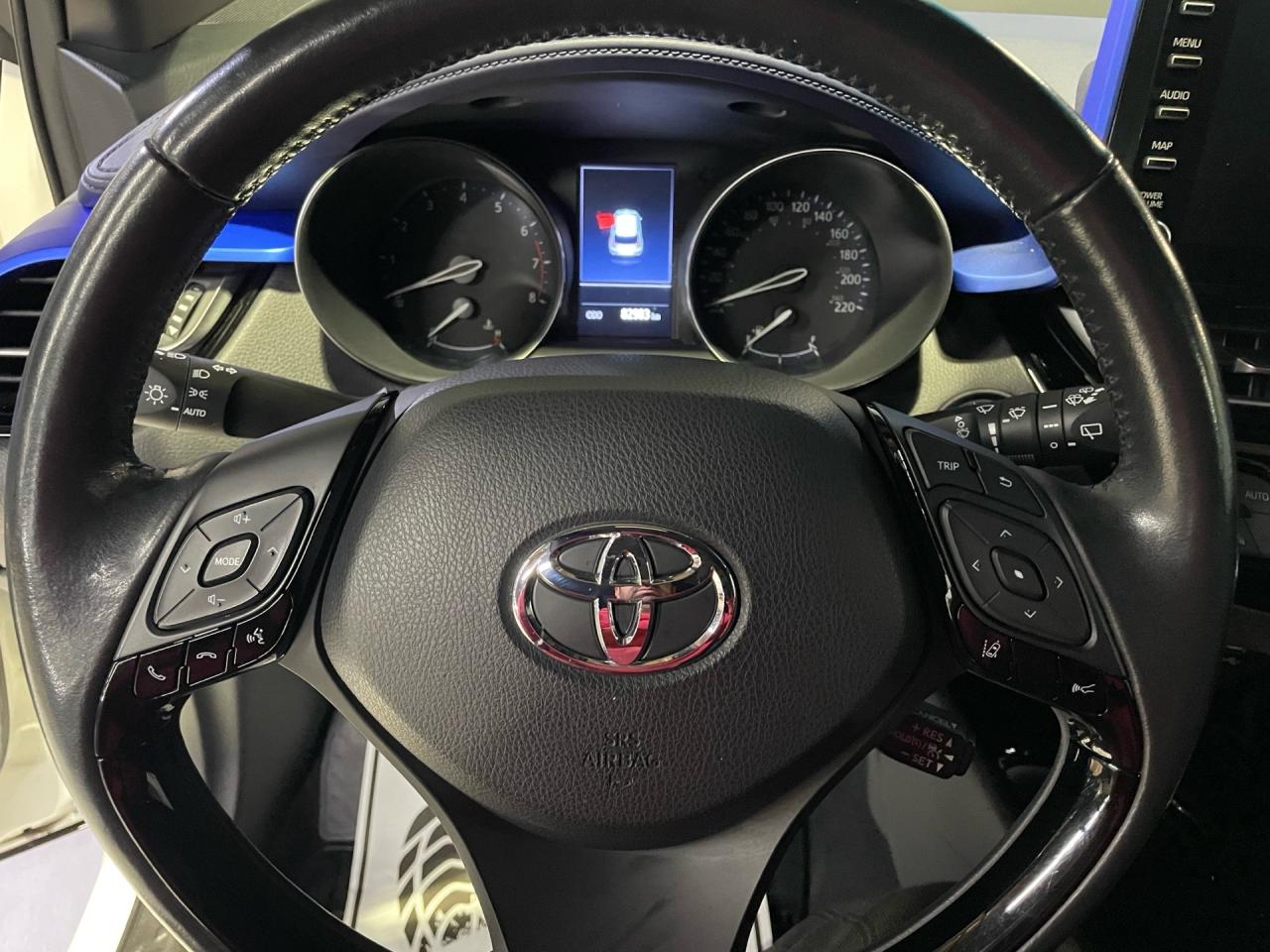 2021 Toyota C-HR XLE  PREMIUM   CAMERA   NO ACCIDENTS Photo4