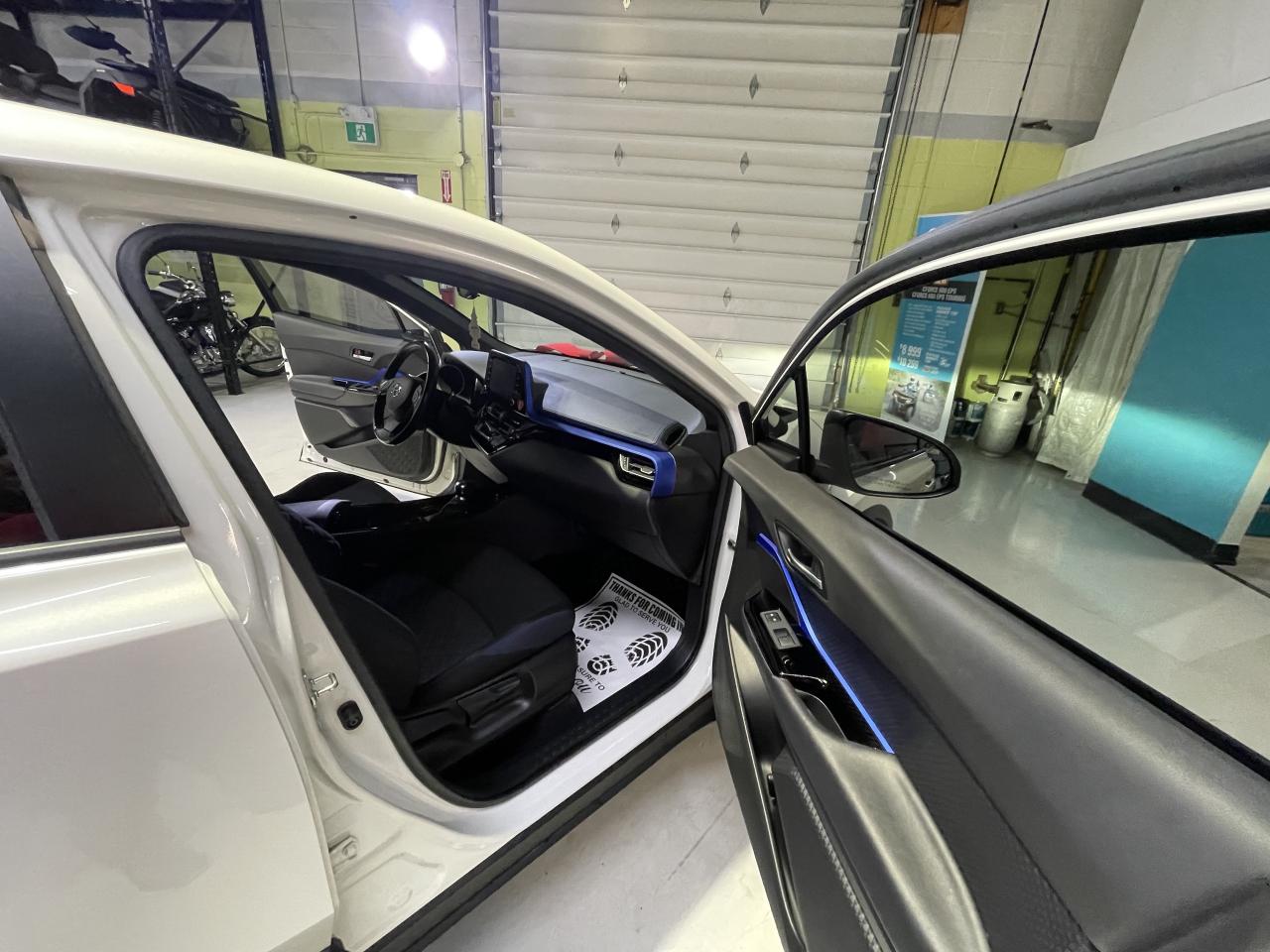 2021 Toyota C-HR XLE  PREMIUM   CAMERA   NO ACCIDENTS Photo