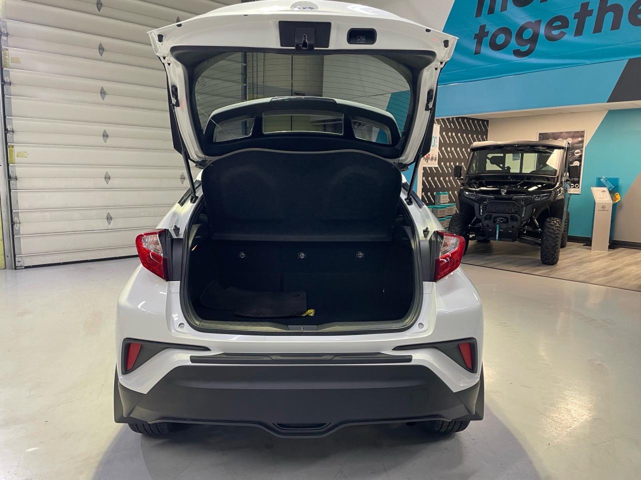 2021 Toyota C-HR XLE  PREMIUM   CAMERA   NO ACCIDENTS Photo