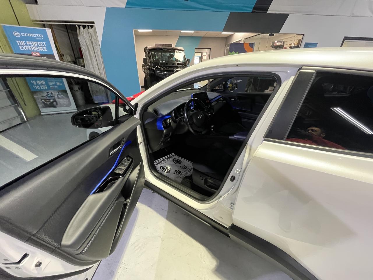 2021 Toyota C-HR XLE  PREMIUM   CAMERA   NO ACCIDENTS Photo