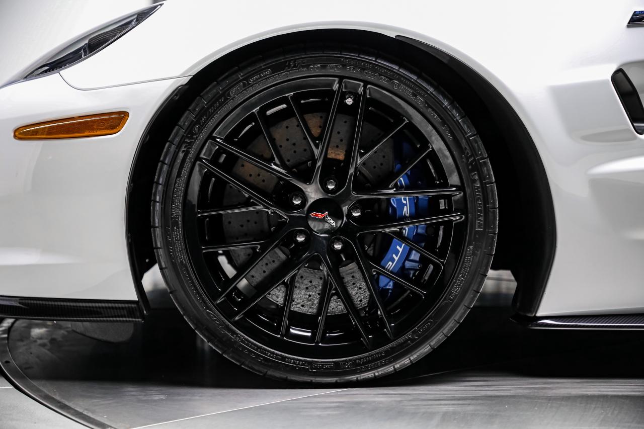 2010 Chevrolet Corvette ZR1 w/3ZR 638HP 6.2L LS9 CARBNCERAMC HUD LOWKM Photo