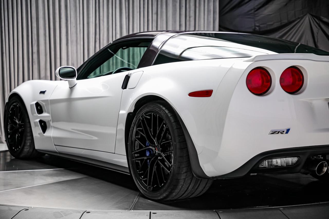 2010 Chevrolet Corvette ZR1 w/3ZR 638HP 6.2L LS9 CARBNCERAMC HUD LOWKM Photo