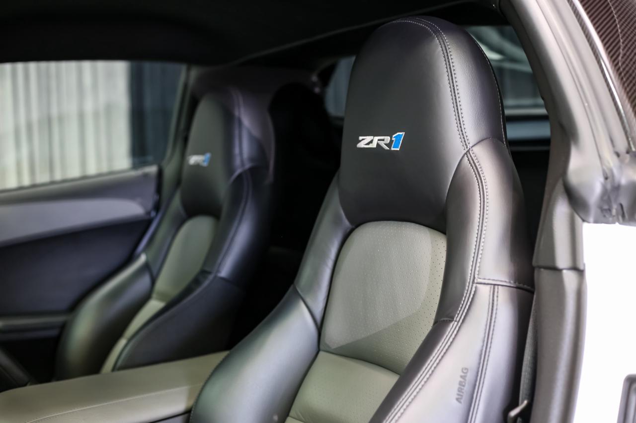 2010 Chevrolet Corvette ZR1 w/3ZR 638HP 6.2L LS9 CARBNCERAMC HUD LOWKM Photo