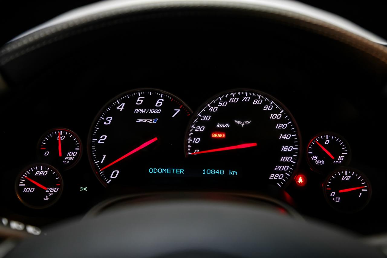 2010 Chevrolet Corvette ZR1 w/3ZR 638HP 6.2L LS9 CARBNCERAMC HUD LOWKM Photo