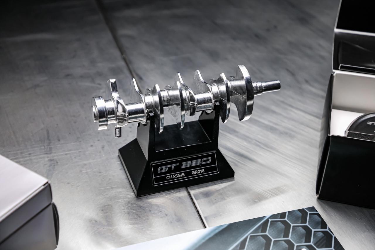 2016 Ford Mustang SHELBY GT350R 5.2L V8  CARBONRIMS LOWKM NOACCIDENT Photo