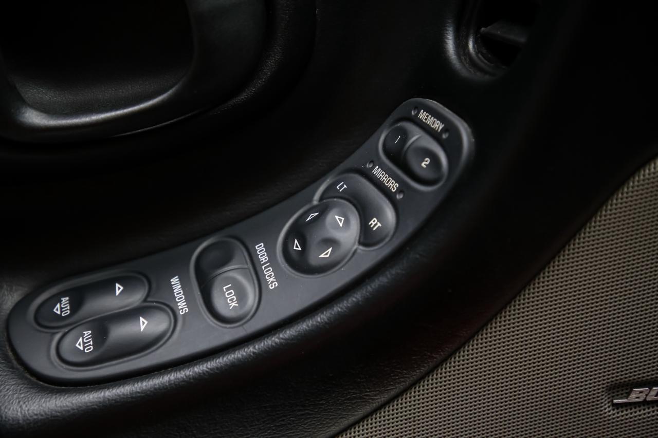 1999 Chevrolet Corvette CONVERTIBLE MANUAL 345HP Z51PKG WHITETOP GREYINT Photo