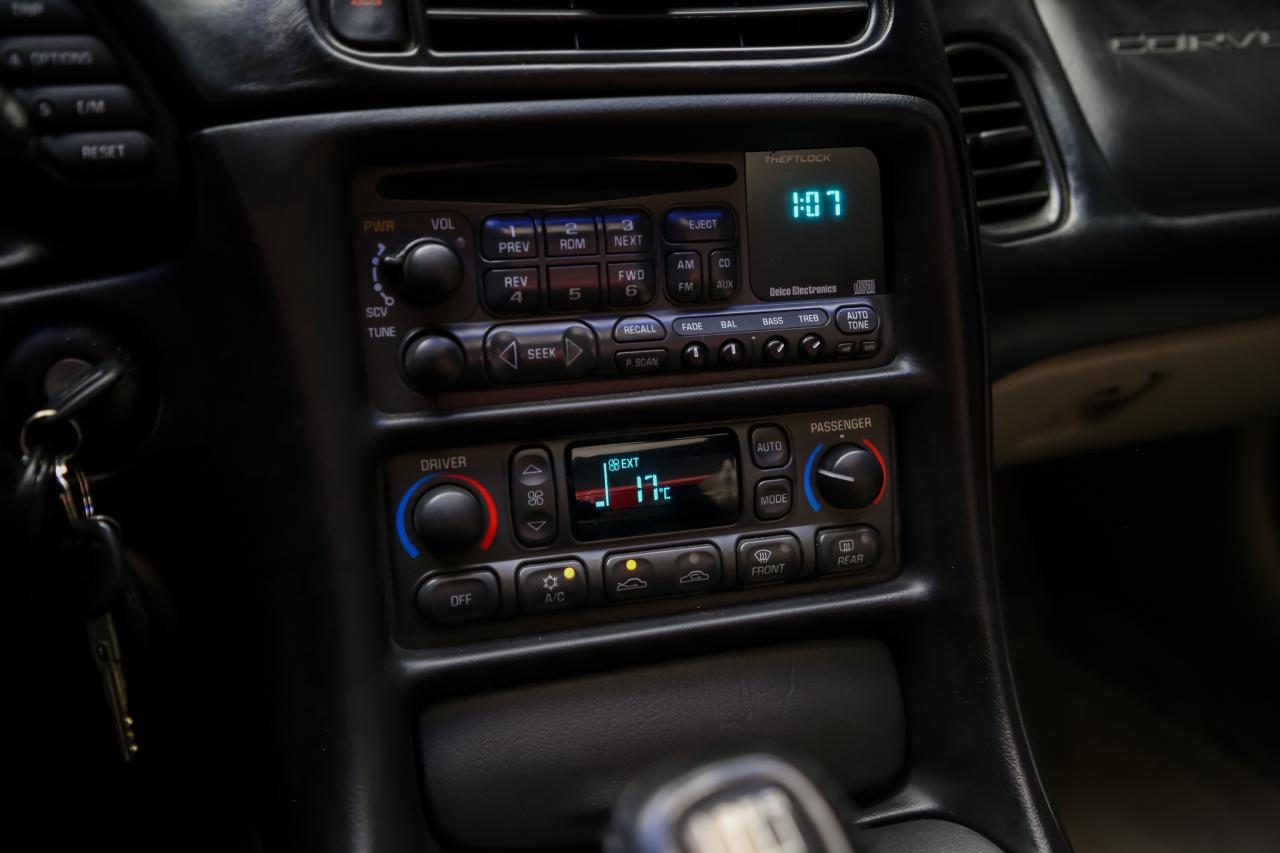 1999 Chevrolet Corvette CONVERTIBLE MANUAL 345HP Z51PKG WHITETOP GREYINT Photo