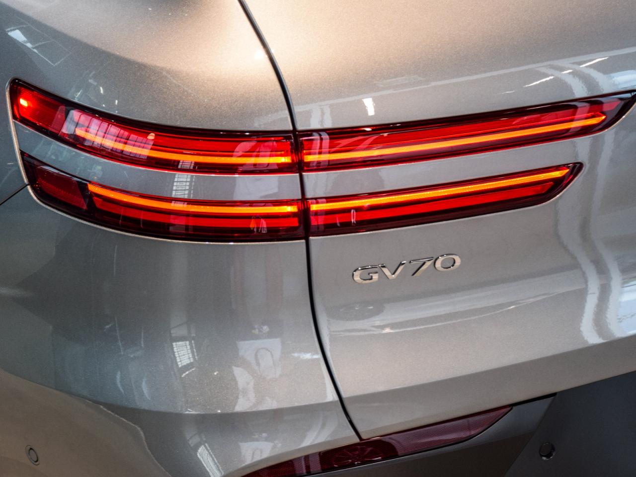 2026 Genesis GV70 2.5T Advanced Tech.Pkg AWD   Used Demonstrator Photo