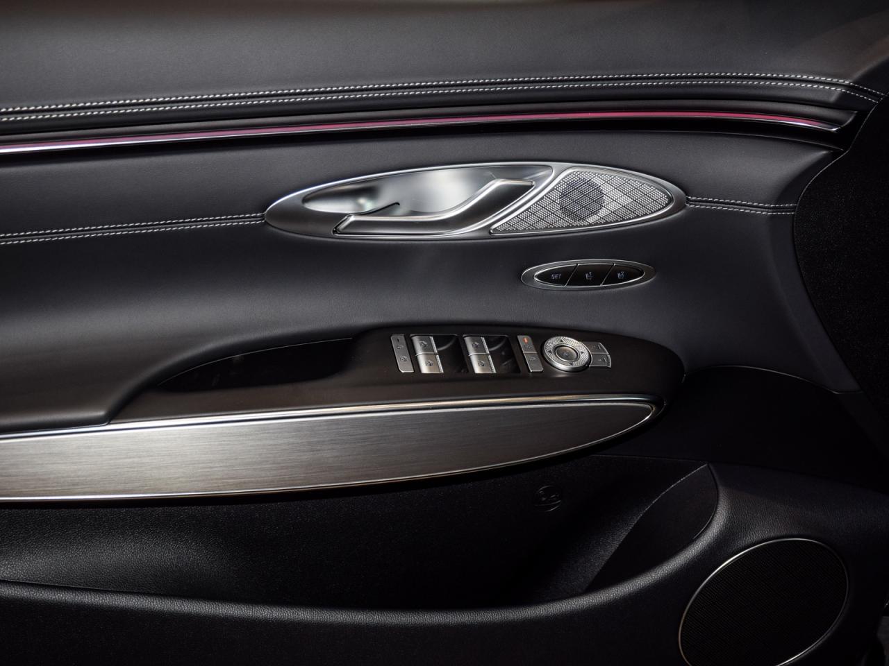 2026 Genesis GV70 2.5T Advanced Tech.Pkg AWD   Used Demonstrator Photo