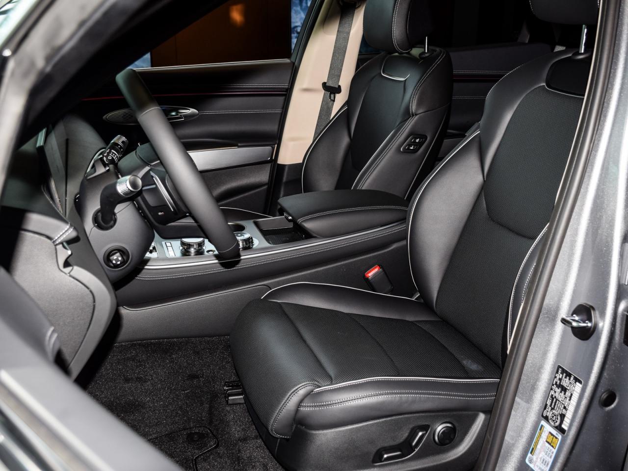 2026 Genesis GV70 2.5T Advanced Tech.Pkg AWD   Used Demonstrator Photo