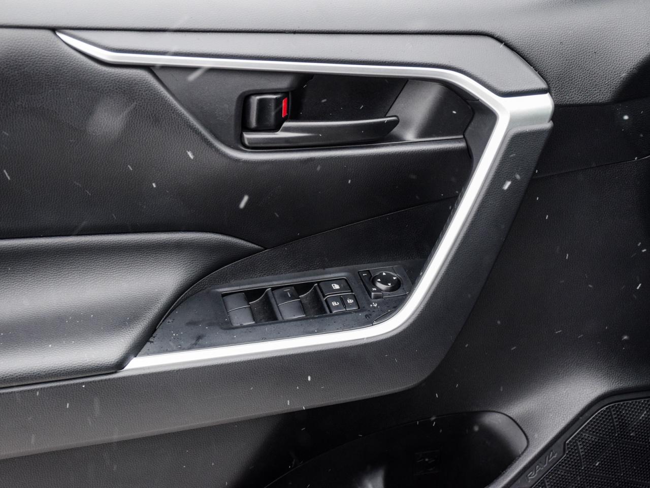 2023 Toyota RAV4 AWD   1owner, No Accidents, Off-Lease, MINT Photo