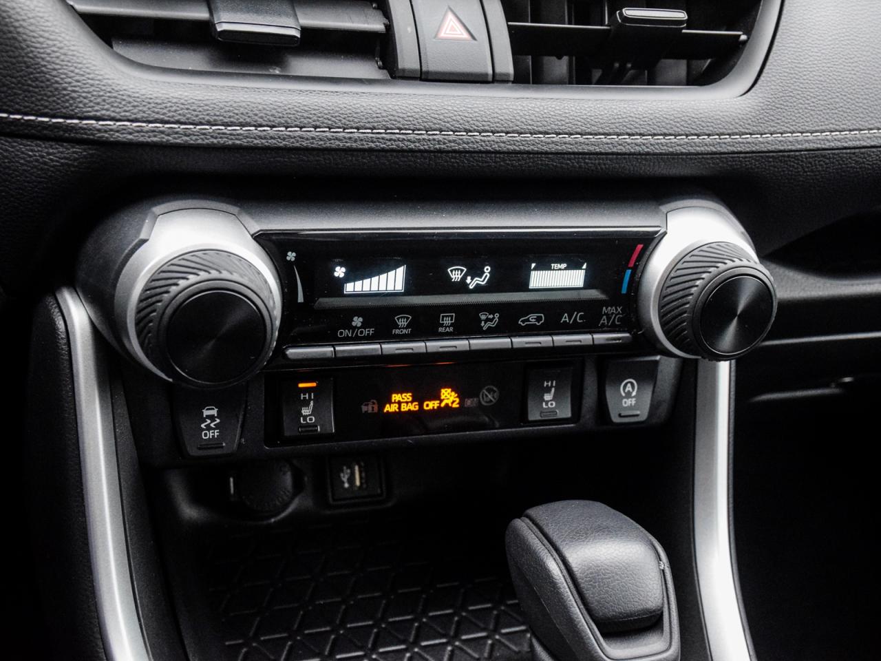 2023 Toyota RAV4 AWD   1owner, No Accidents, Off-Lease, MINT Photo